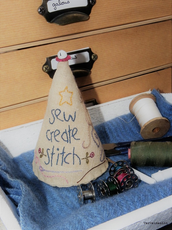 pique-épingles brodé natalie bird