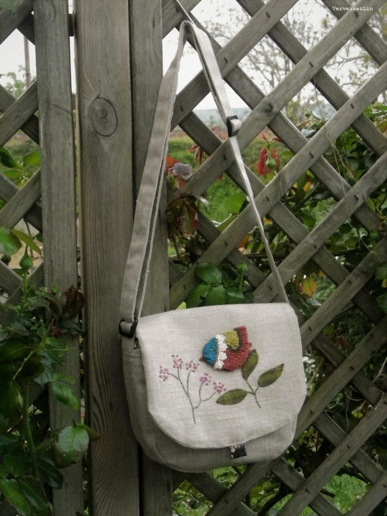 punchneedle et broderie sur le rabat d'une besace PPMC