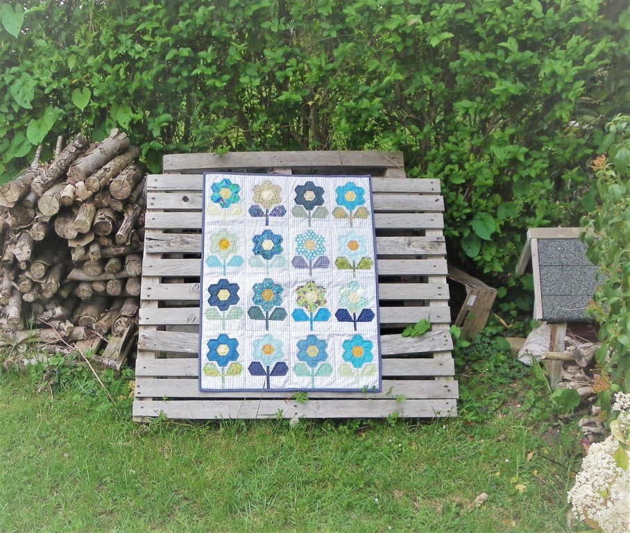 quilt avec fleurs en english paper piecing