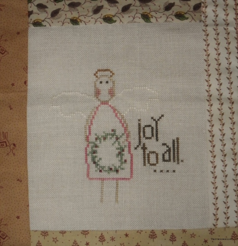 classeur avec couverture brodée au point de croix et patchwork