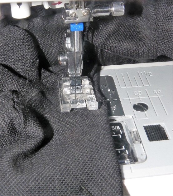 aiguille double sur machine à coudre janome