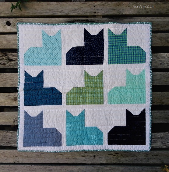 courtepointe de bébé aux chats