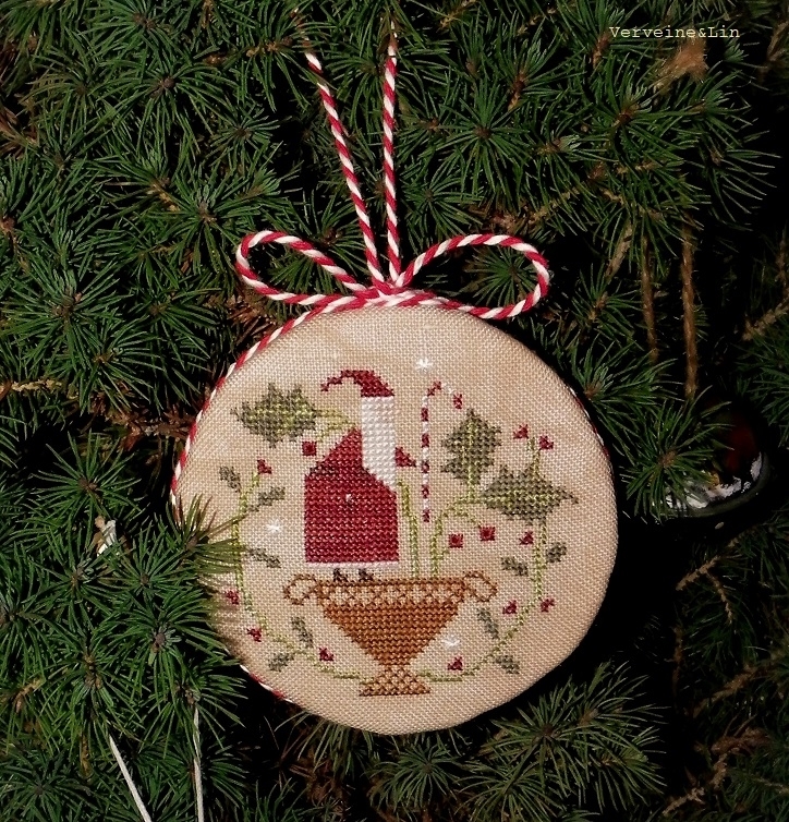 santa claus brenda gervais, finition en pinkeep rond