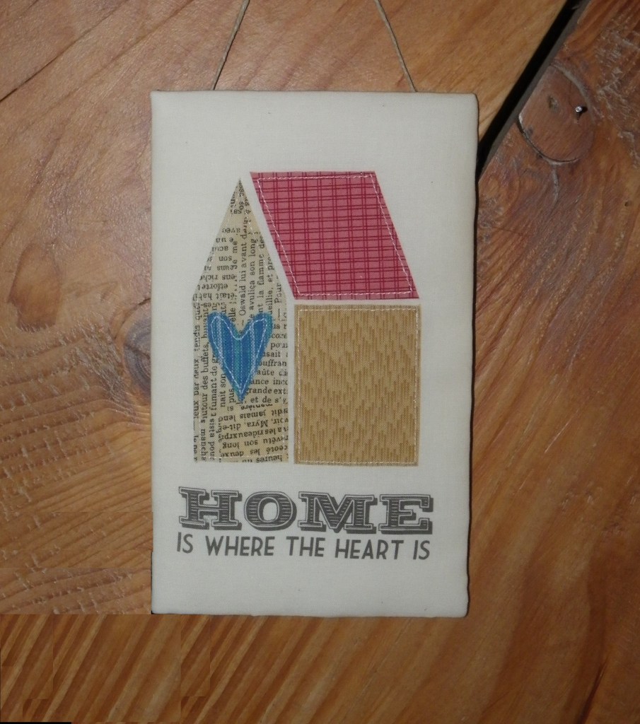 maison en appliqué collé et broderie free motion