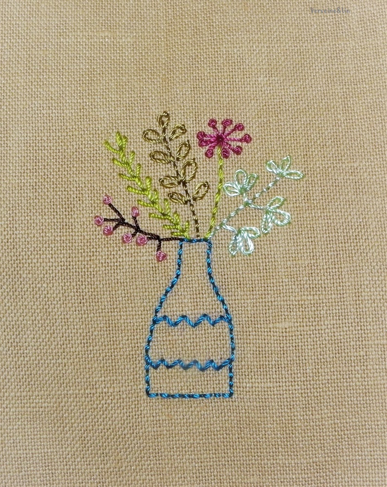 petit bouquet brodé en cordonnet de soie