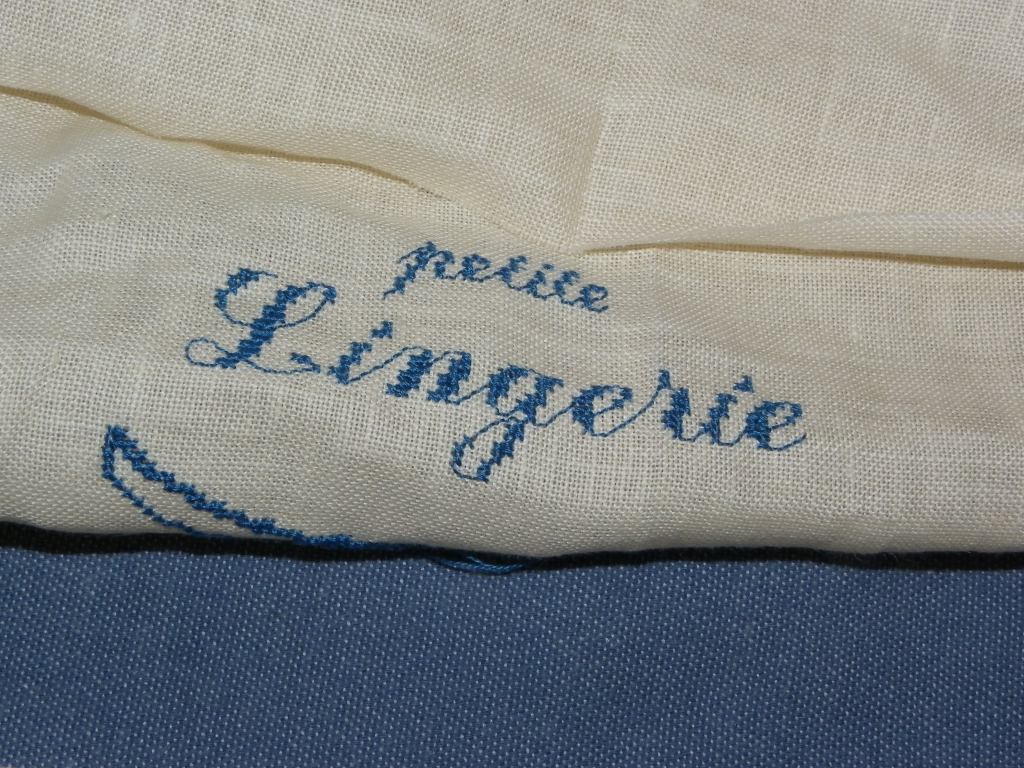 broderie au point de croix Petite Lingerie