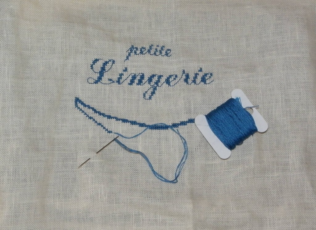 broderie au point de croix Petite Lingerie 