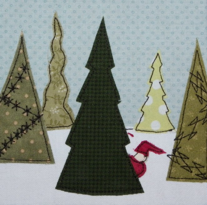 livre textile Le Village du père Noël
appliqué collé et broderie free motion