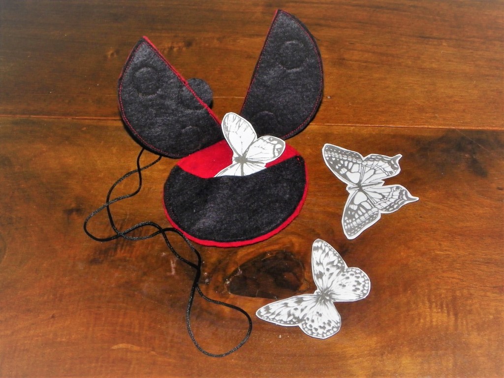 Miraculous Ladybug en feutrine et papillons de papier