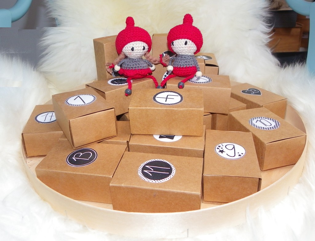 calendrier de l'Avent en boites d'allumettes et lutins amigurumis