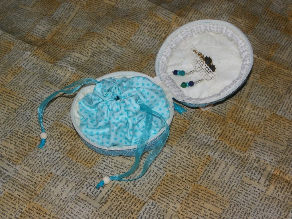 trousse ronde zippée pour ranger les bijoux