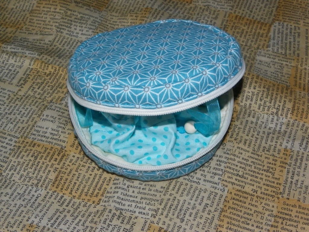 trousse ronde zippée pour ranger les bijoux