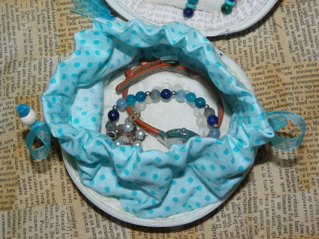 trousse ronde zippée pour ranger les bijoux