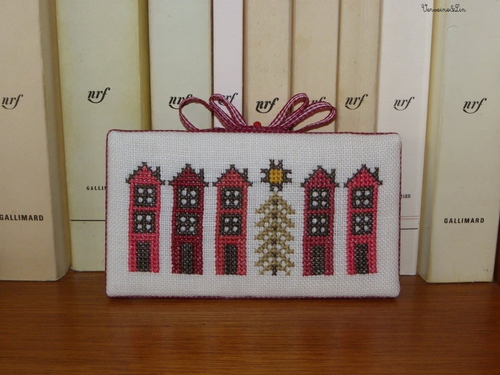 pinkeep point de croix maisons et sapin