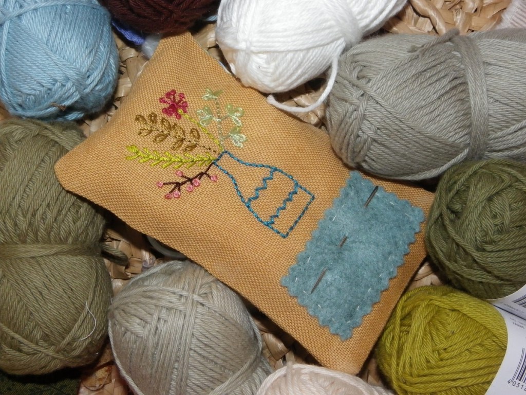 coussinet brodé petit bouquet