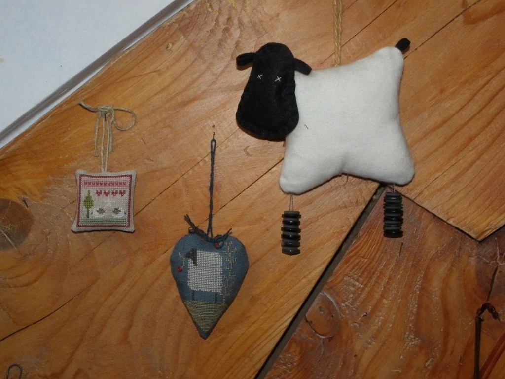 moutons en couture et au point de croix