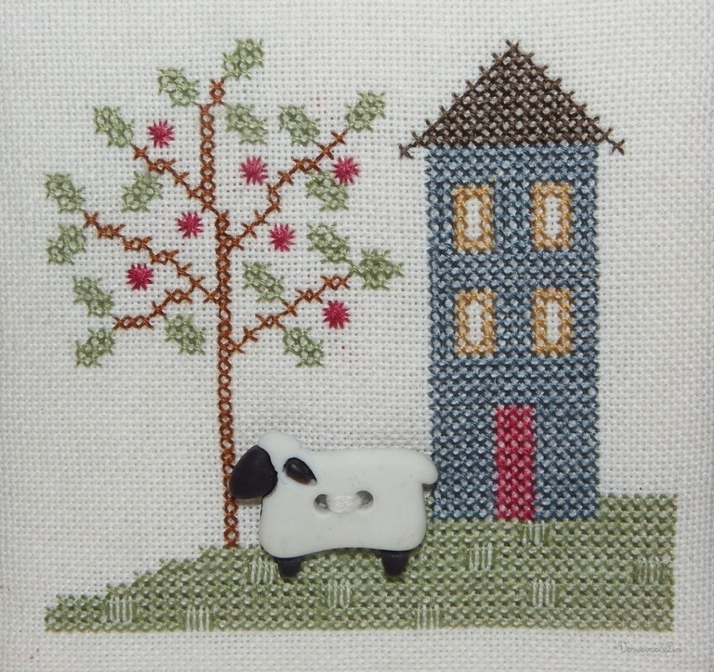broderie au point compté avec maison et mouton