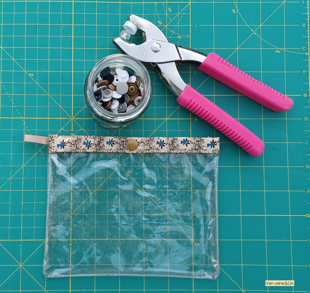 pochettes en vinyle avec bouton pression DIY