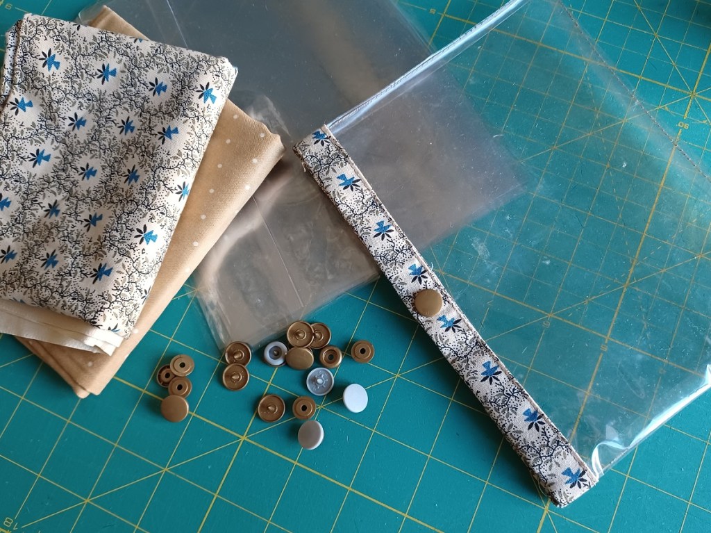 pochettes en vinyle avec bouton pression DIY