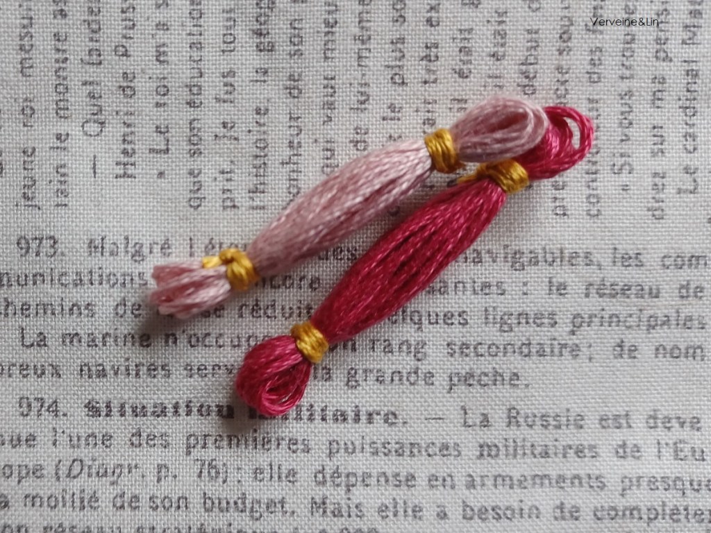 miniatures d'échevettes de mouliné pour livre textile 