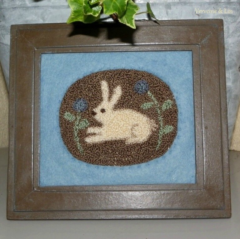 lapin et fleurs en punchneedle