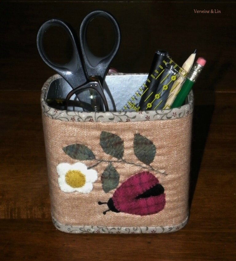 boite décorée en appliqués de lainages