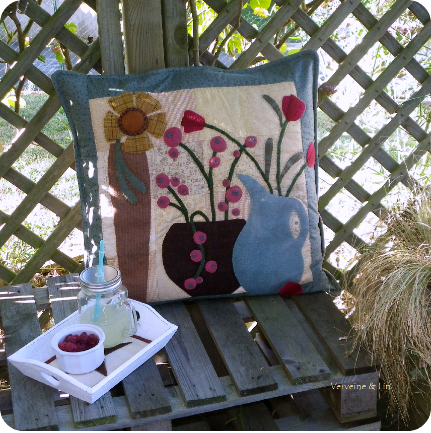 coussin en patchwork et appliqués de lainages