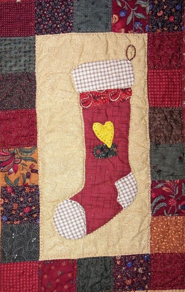 quilt de noël en appliqué, bloc chaussette à cadeaux