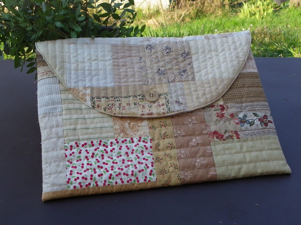 pochette en patchwork pour tablette lumineuse