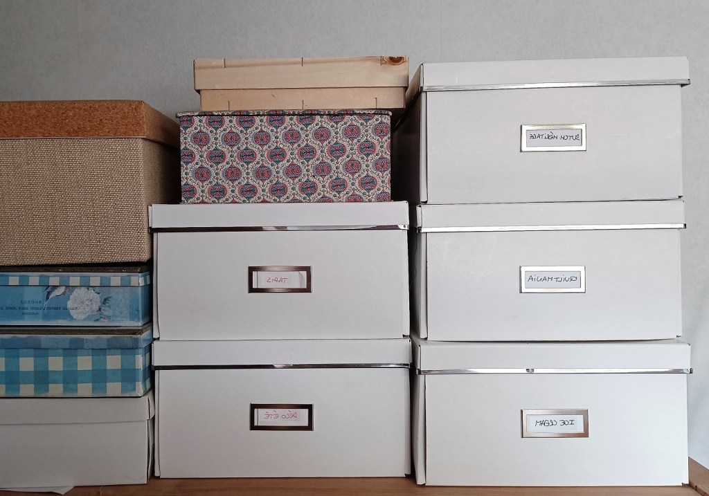 pile de boites dans mon atelier de patchwork