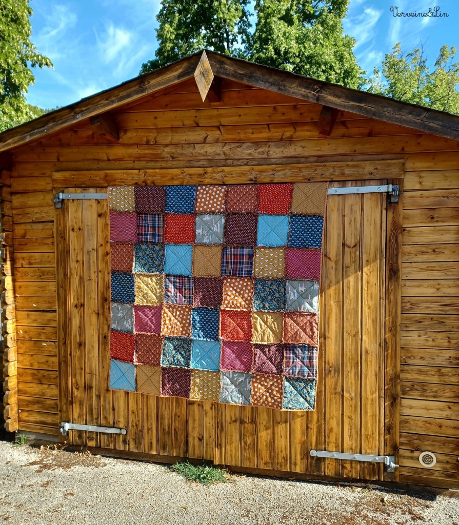 rag quilt et cabane en bois 