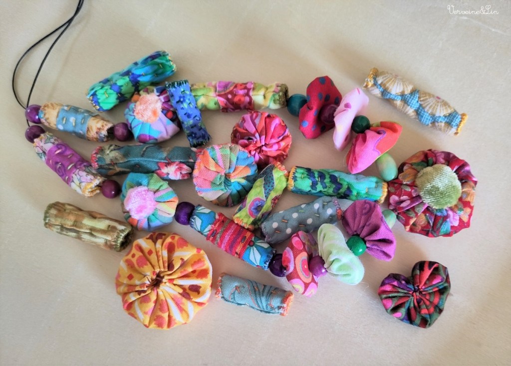 collier en perles de tissu