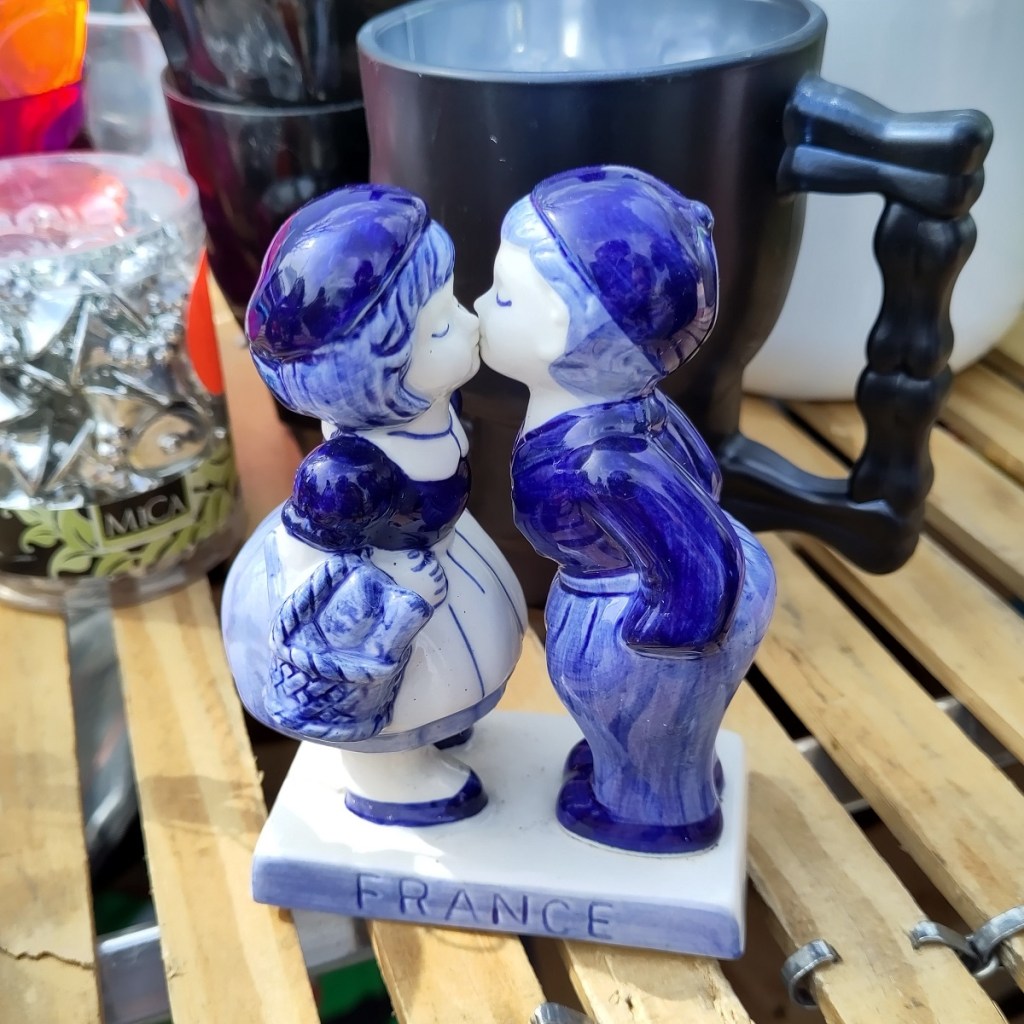 figurine faïence french kiss