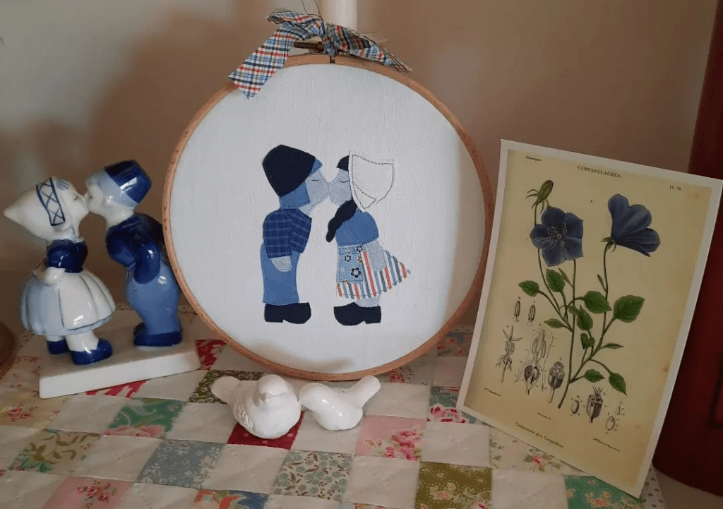 dutch kissing en appliqué collé rebrodé