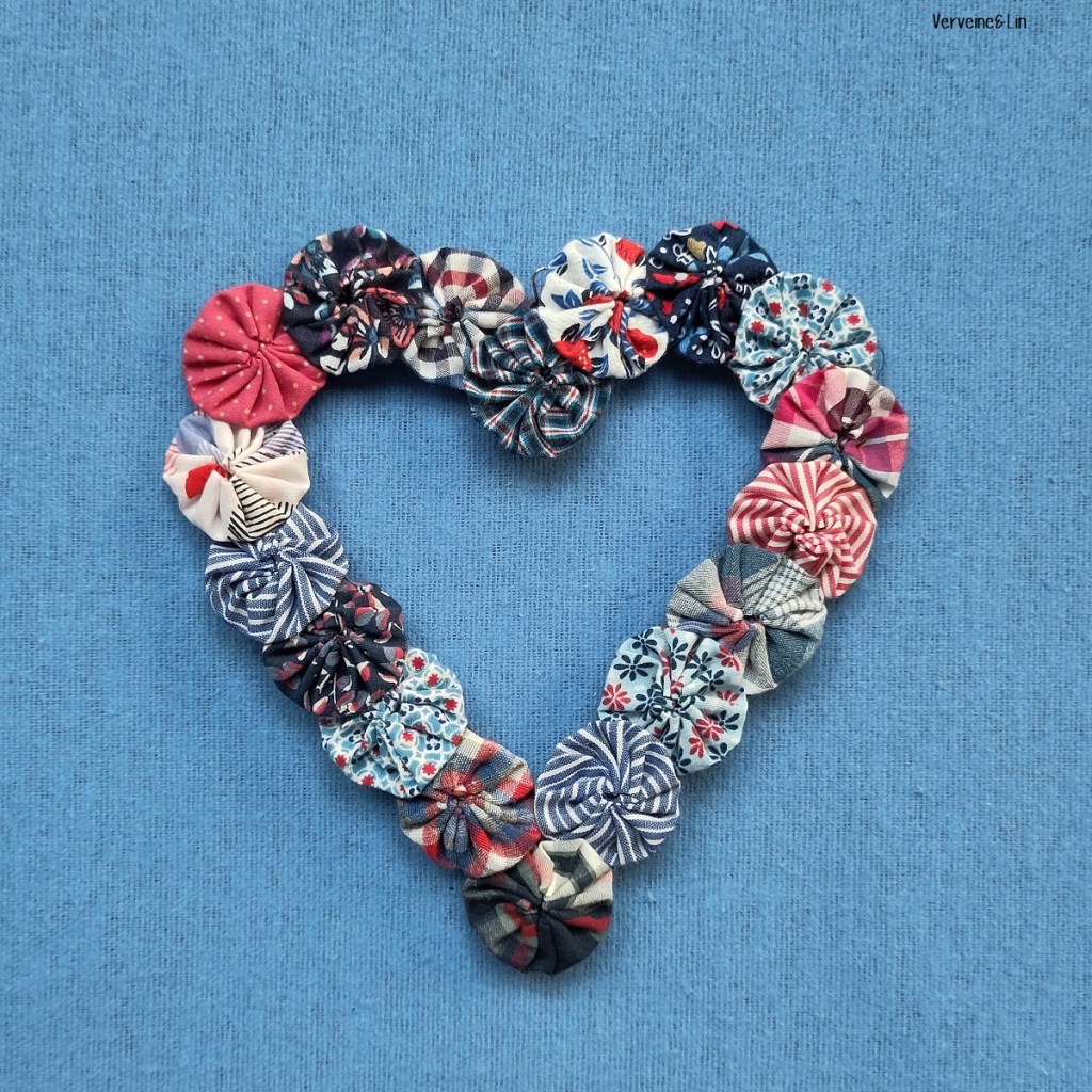 coeur en yoyos de tissu