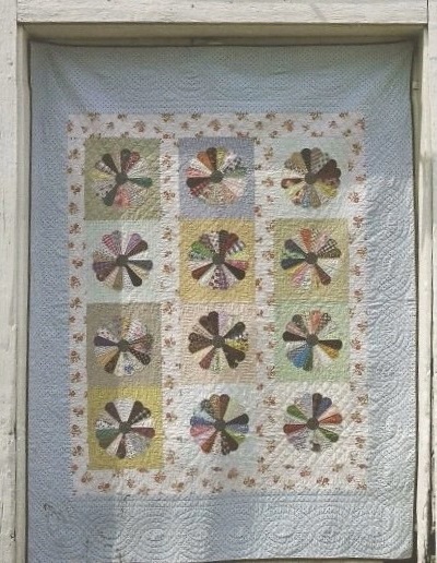 courtepointe dresden plates