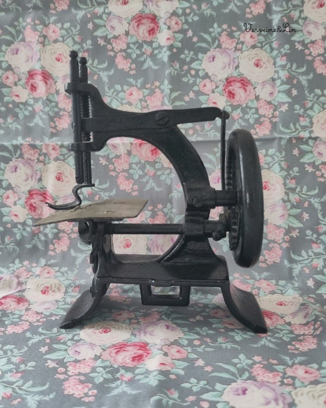 machine à coudre d'enfant ancienne
sewing machine vintage toy