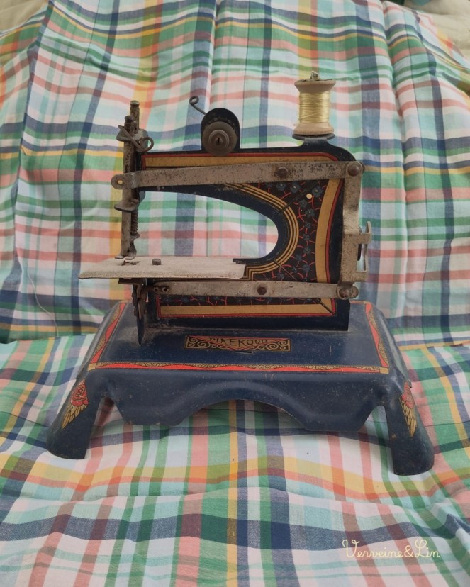 machine à coudre d'enfant ancienne
sewing machine vintage toy