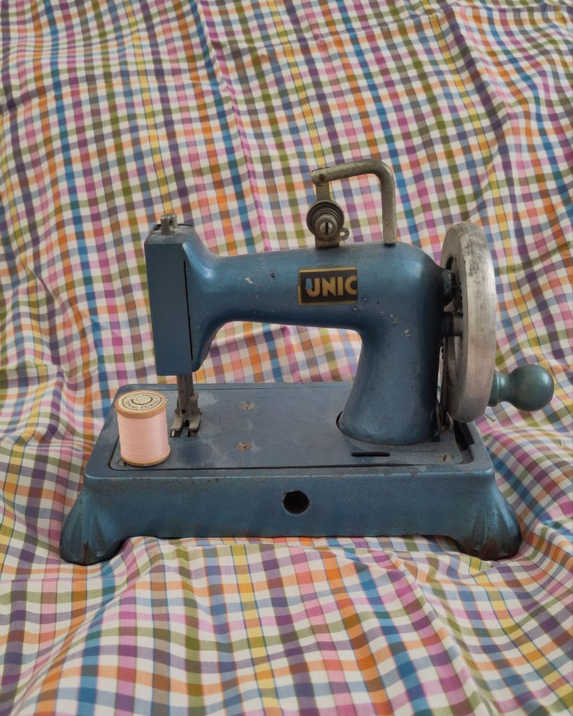 machine à coudre d'enfant ancienne
sewing machine vintage toy